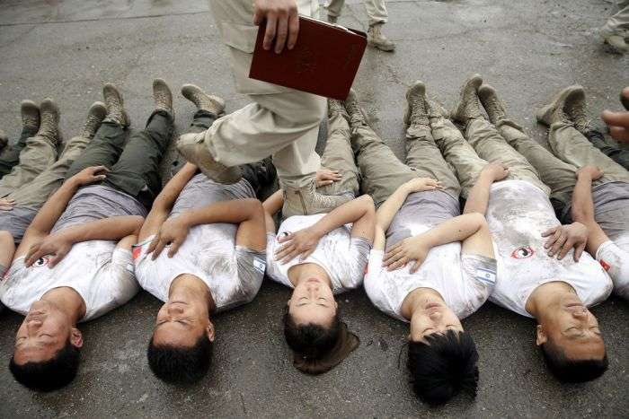 Підготовка китайських дівчат до роботи елітними охоронцями (11 фото)