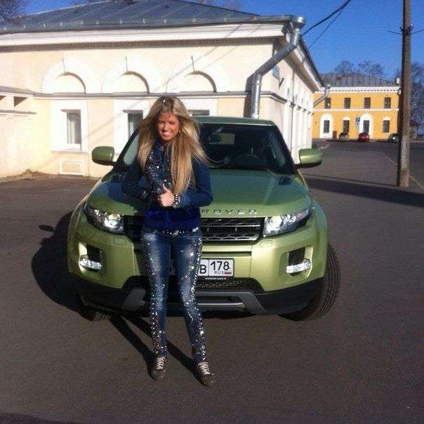 Дочка начальника ОГИБДД Санкт-Петербурга любить ганяти за кермом (10 фото + відео)
