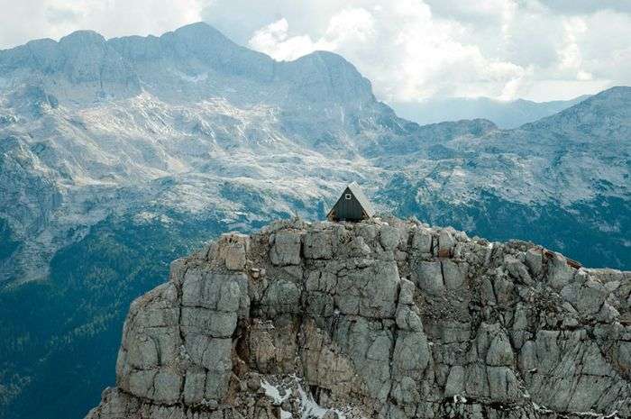 Чілаут для альпіністів на вершині Альп (19 фото)