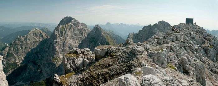 Чілаут для альпіністів на вершині Альп (19 фото)