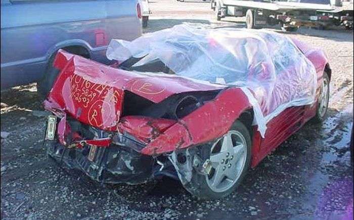 Розбиті вщент суперкари Ferrari (45 фото)