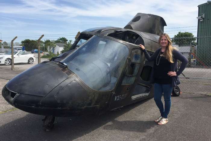 Британка потратила £10 000, чтобы превратить старый вертолет в кинотеатр интересное