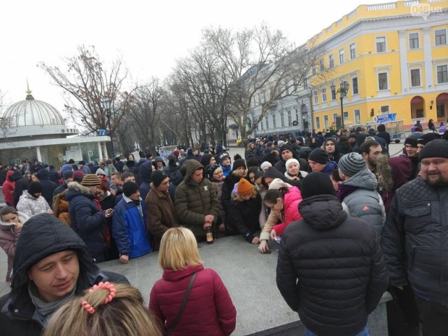 Несуществующий кандидат в президенты Украины собрал «проплаченный» митинг и обманул людей. МиР