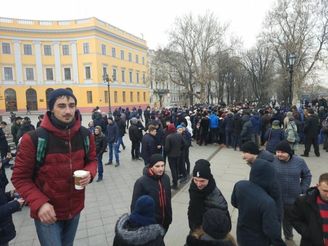 Несуществующий кандидат в президенты Украины собрал «проплаченный» митинг и обманул людей. МиР