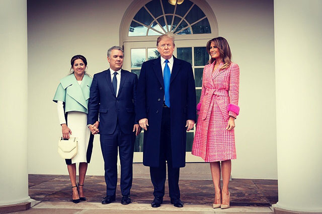Дональд и Мелания Трамп встретились с президентом Колумбии и его супругой в Белом доме Новости