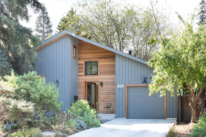 Скандинавия влюбилась в Калифорнию: светлый дом с цветными акцентами интерьер и дизайн