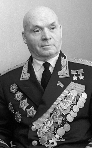 Дмитрий Лелюшенко - универсальный генерал Великой Отечественной война и мир