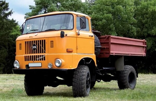 Популярный в СССР грузовичок из ГДР IFA W50 
